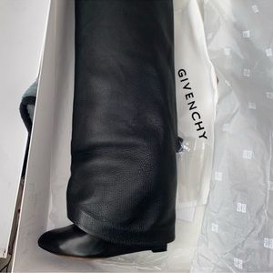 Original Givenchy shark boot. No lock style